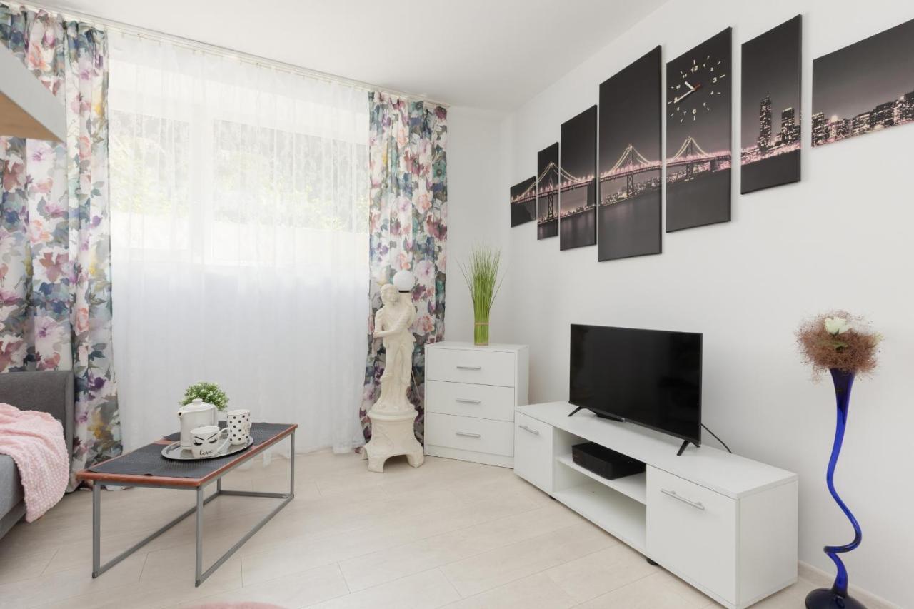 Affordable Underground Studio Near Pge Narodowy By Noclegi Renters Warsaw Exterior photo