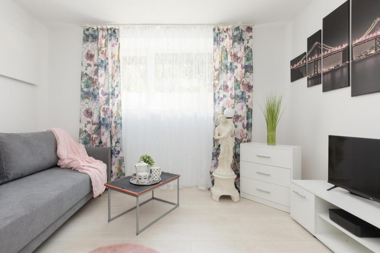 Affordable Underground Studio Near Pge Narodowy By Noclegi Renters Warsaw Exterior photo